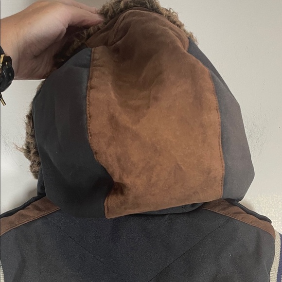 Picture Organic Women's Navy Vest with Fur Hood - Picture 9 of 14